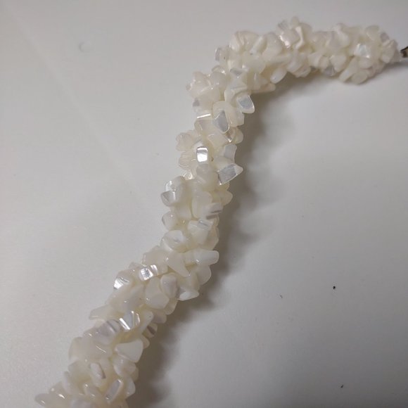 Elegant White and Silver Necklace beach shell - Picture 7 of 14